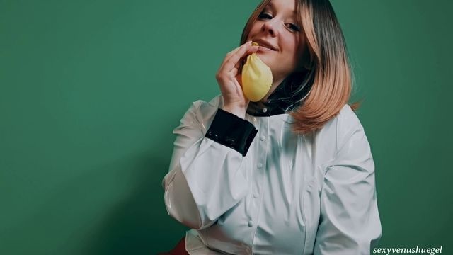 Download: sexyvenushuegel - Peinlich! Du fickst Luftballons