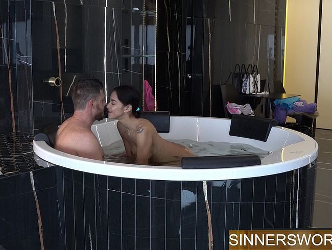 Download: sinnersworldxxx - Valentinstag-Jacuzzi-Creampie – intensives Orgasmusfest mit Latina Veronica 
