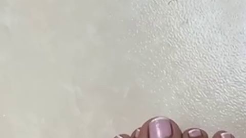 Download: skyller4white - schmutziger Speichel zeigt meine Füße