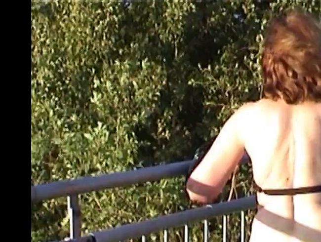 Download: sonntag12 - Ein Outdoor-Stripp