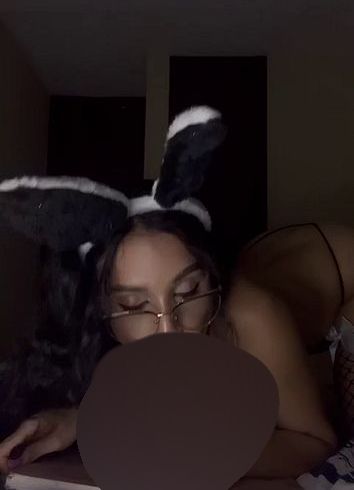 Download: susieeve - Ich lutsche meinen Dildo und ficke meine Muschi