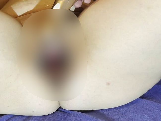 Download: sweet_little_bee88 - Squirten in Nahaufnahme mit eingeführten und geöffneten Spekulum