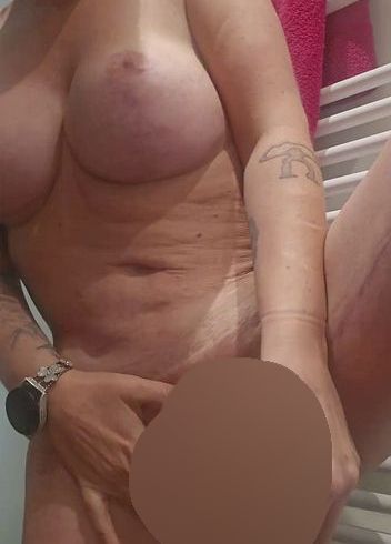 Download: sweetundgeil - Ich schieb mir die Banane in meine extrem nasse Fotze