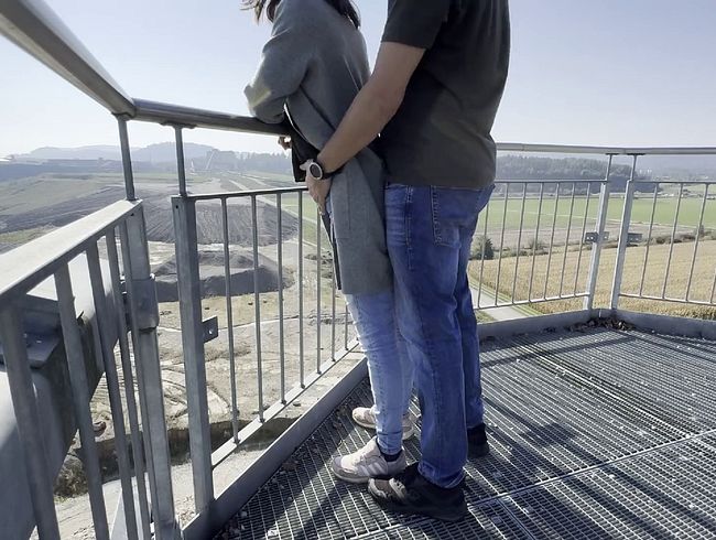 Download: swisslovers8886 - Wir sind so geil, dass wir auf der Aussichtsplattform ficken, wärend Autos unten durchfahren