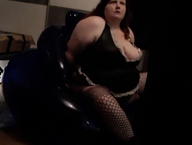 Download: tammara28 - Blauer Sessel härtetest