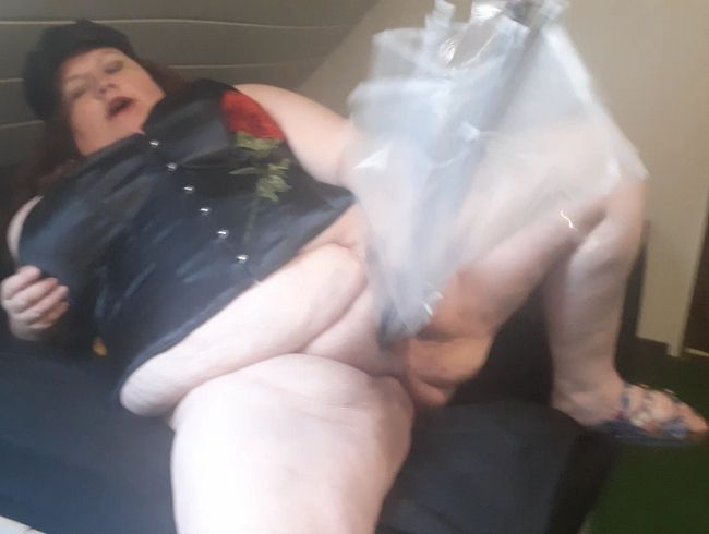 Download: tammara28 - Mit dem Regenschirm gefickt