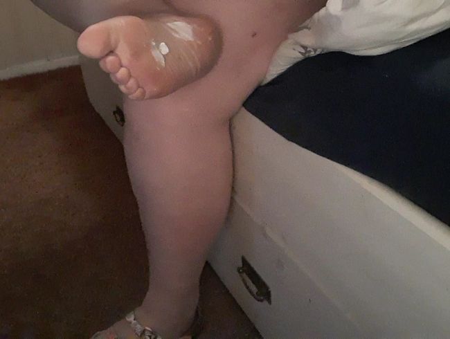 Download: tammara28 - Füße und Fußsohlen eincremen