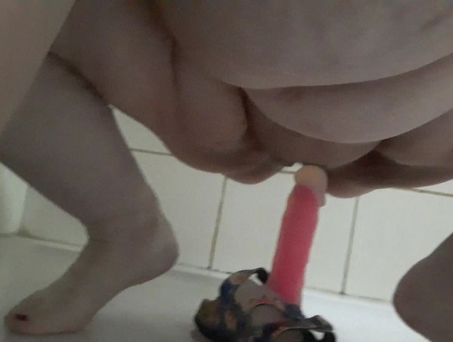Download: tammara28 - Dildo und schuhe drauf gepisst