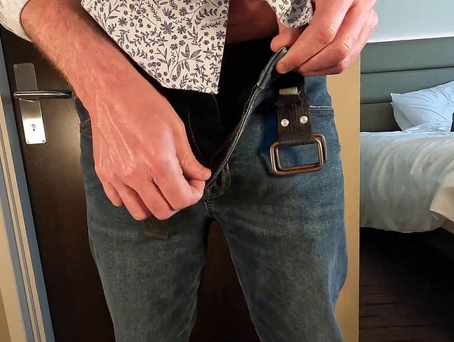 Download: theperfectcock75 - Ich befeuchte meinen großen, dicken, halbsteifen und unbeschnittenen reifen Schwanz