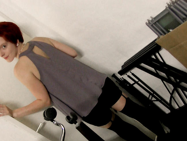 Download: unfassbar-ich - PARTYBITCH auf dem Mädchenklo zur SPERMA-SNITCH gemacht !!