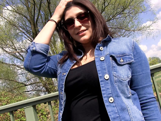 Download: unfassbar-ich - TEENGIRL  und sie bläst in der Öffentlichkeit mit XXL-SPERMABONUS !!