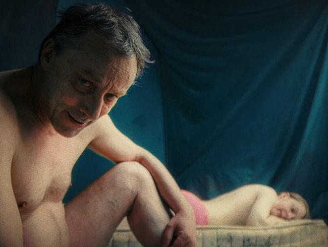 Download: unicorndisney - Stiefvaters Perversion für rosa Höschen wird durch die willige Unterwerfung der Stieftöchter noch süßer