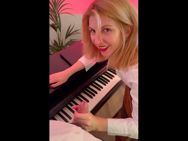 Download: vivien_sin - Taking piano lessons