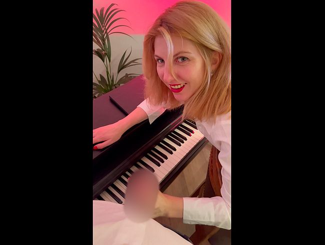 Download: vivien_sin - Taking piano lessons