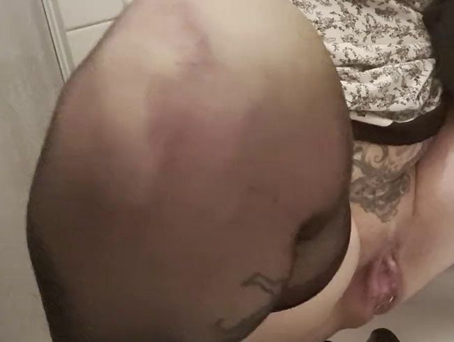 Download: we_love_storys - Ich pisse in meine Schuhe putzen mal anders in Nylons