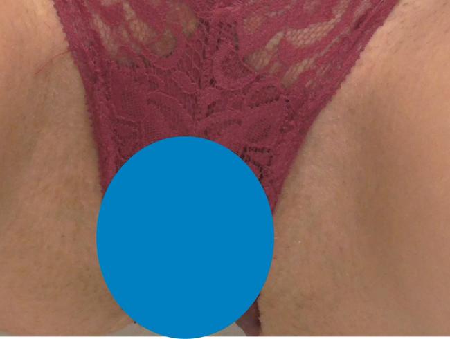 Download: wet_mermaid - Hotpants-Piss Closeup