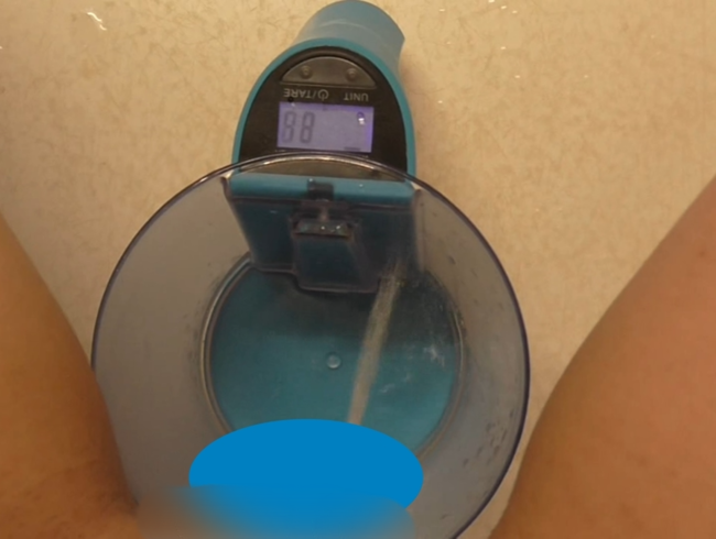 Download: wet_mermaid - Piss in den Messbecher