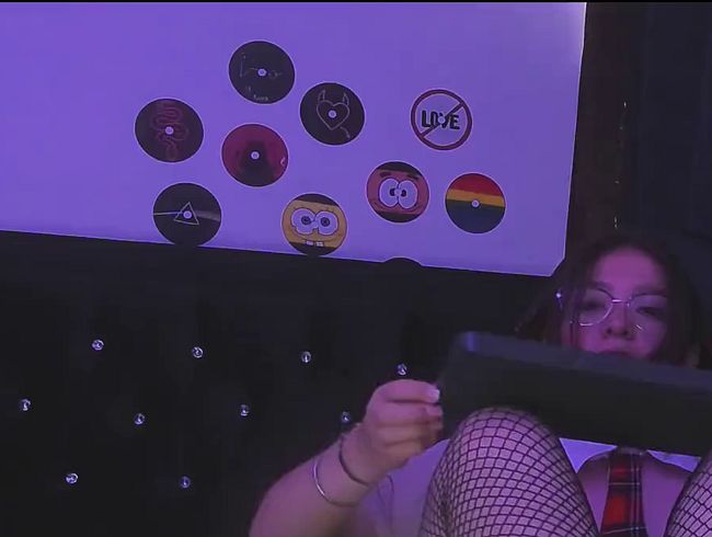 Download: whiteangelx - sexy Schulmädchen mit Absätzen