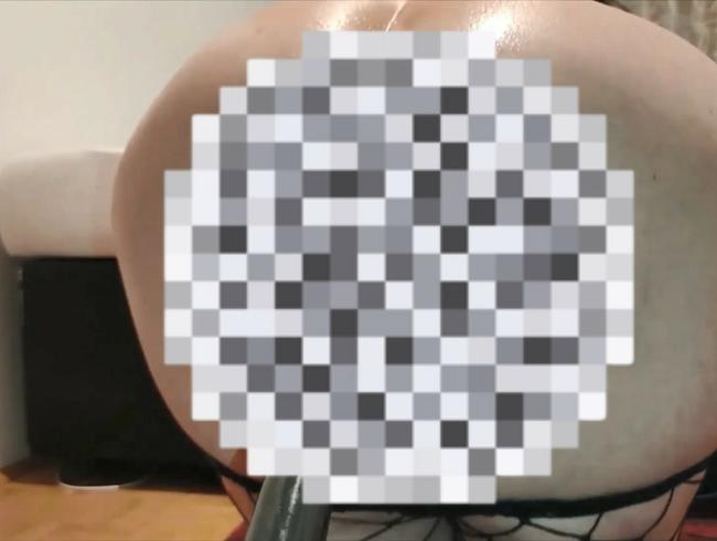 Download: winonna_8 - MILF mit großem Arsch spielt Anal mit Sexmaschine
