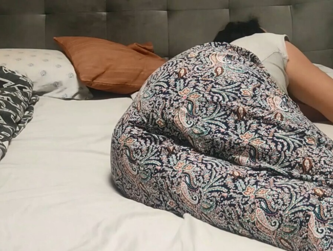 Download: winonna_8 - Ich teile das Bett mit einer reifen Milf mit großem Arsch – analer Creampie!