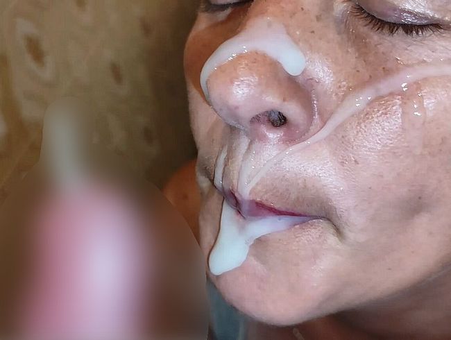 Download: winonna_8 - Reife MILF, Blowjob im Badezimmer mit Gesichtsbesamung