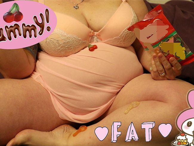 Download: xxxbigboobslayla - GUMMIBÄRCHEN NASCHEN