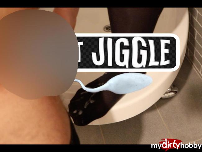 Download: xxxbigboobslayla - POSTBOTE WICHST MIR AUF MEINE NYLONSFÜSSCHEN